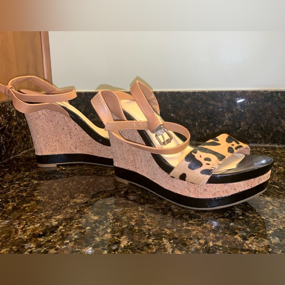 Gianni Bini leopard print wedges